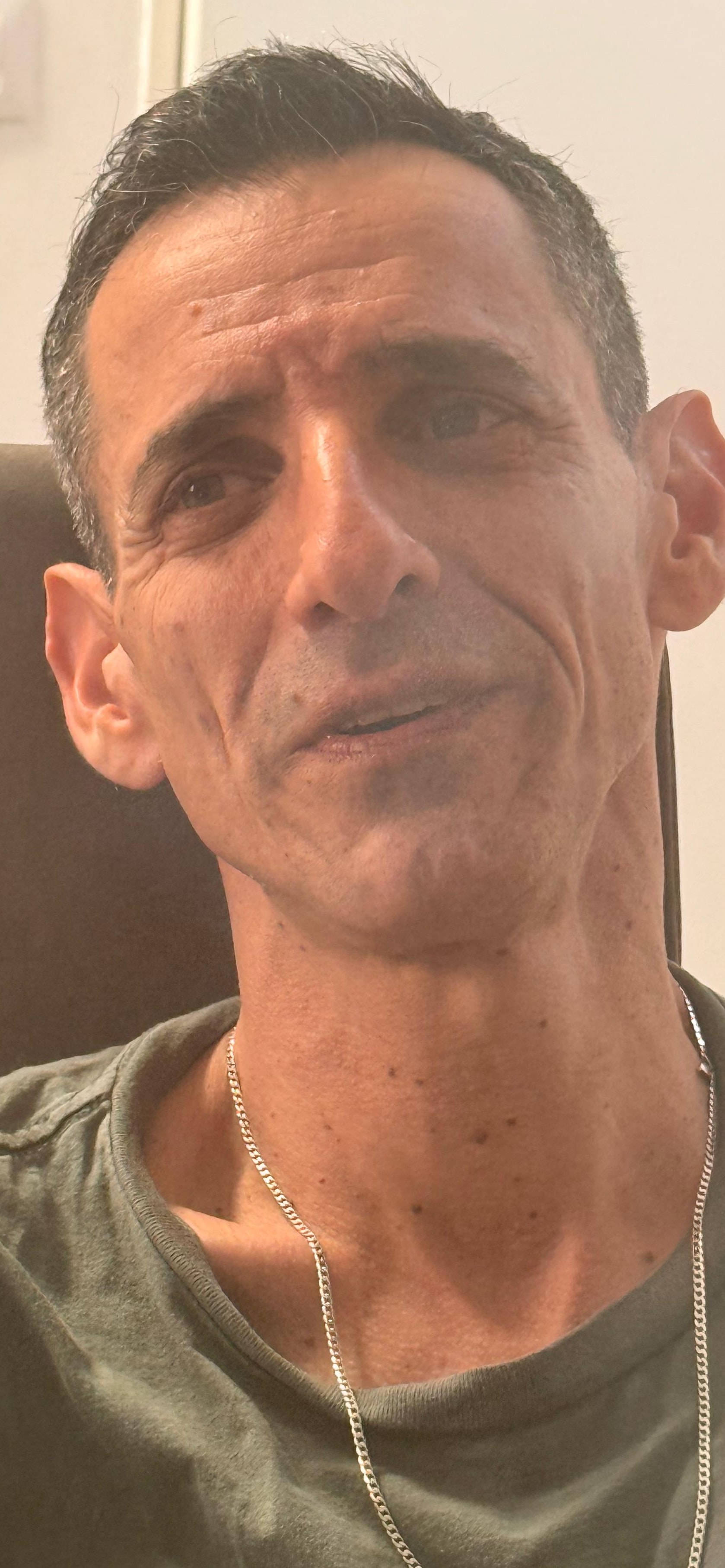 Ido Kanfi, a close portrait at home