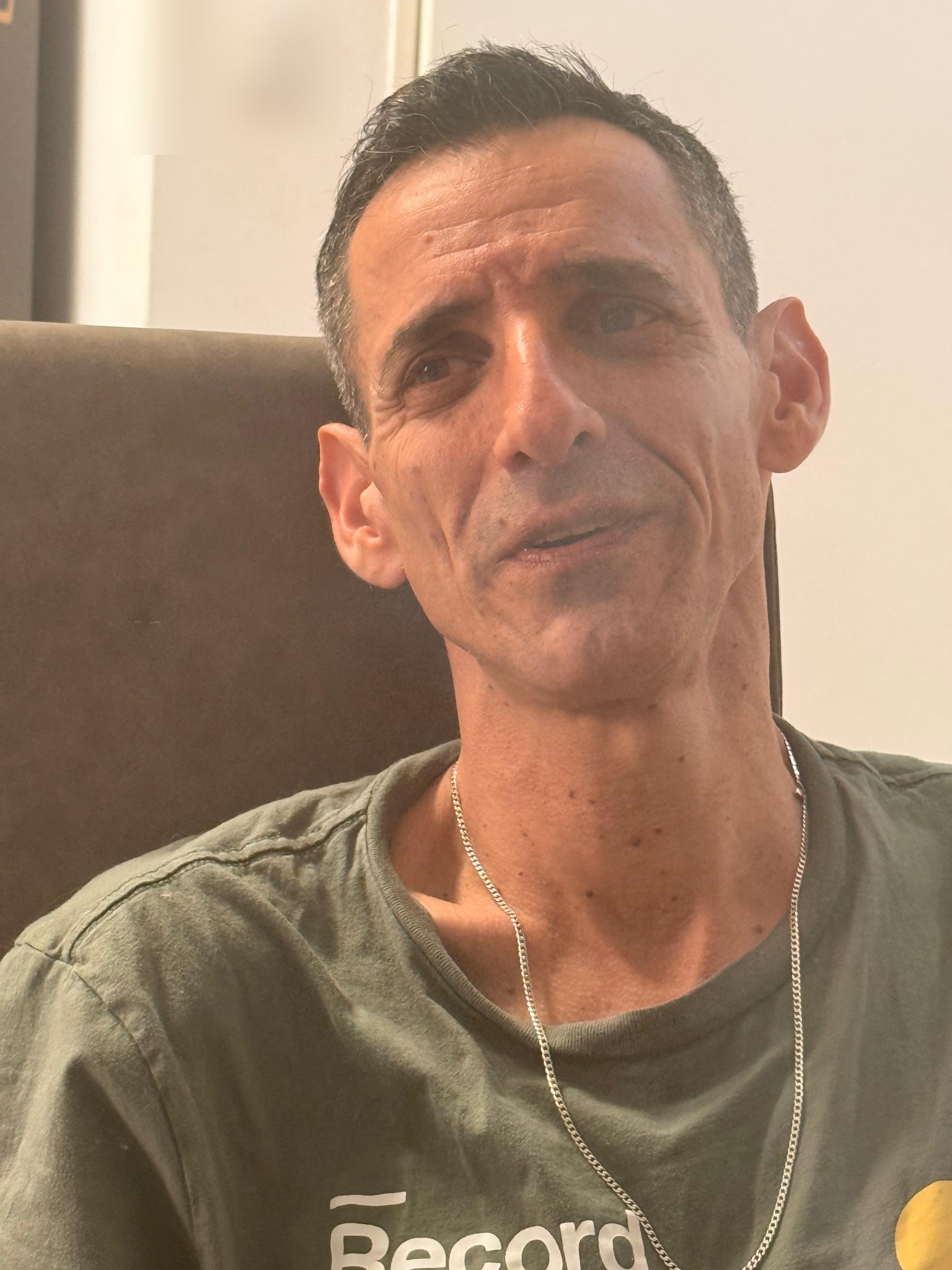Ido Kanfi, a portrait in warm light